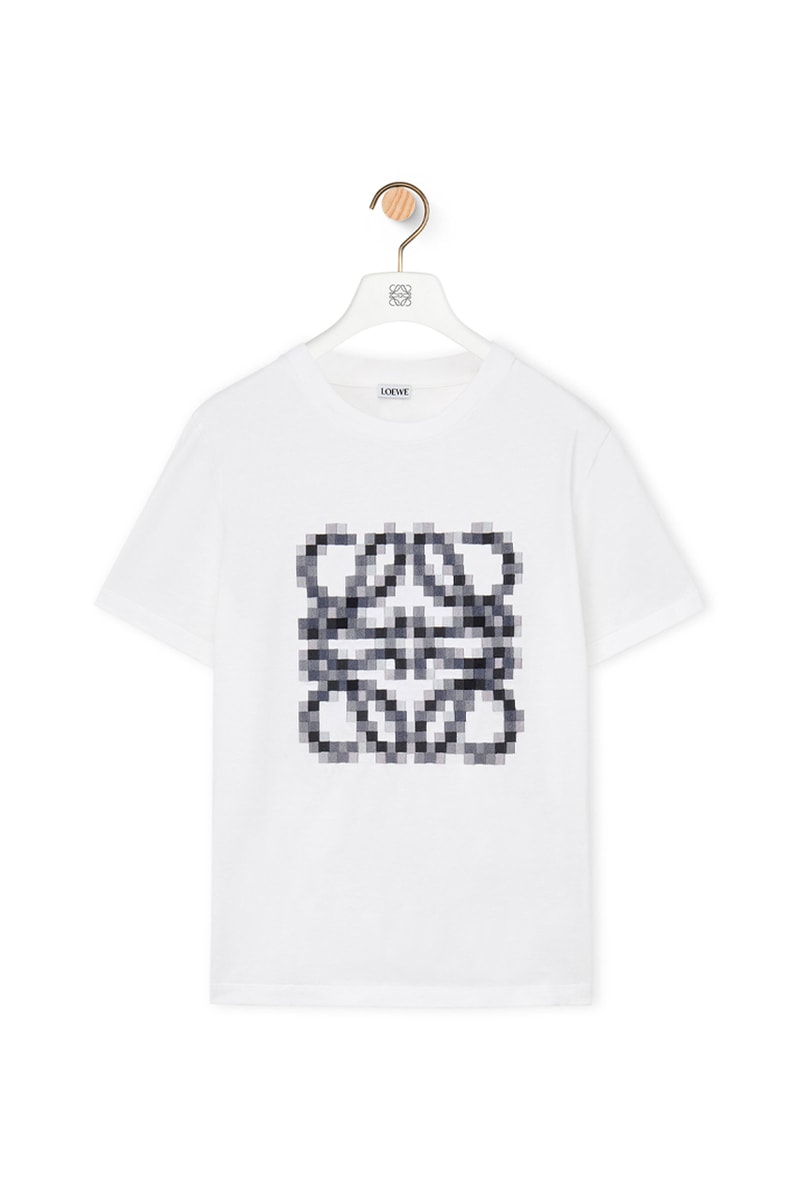 ロエベから話題の“ピクセル”シリーズがデリバリー開始 LOEWE Spring Summer 2023 SS23 Pixel Capsule Jonathan Anderson Jules Moskovtchenko jules.jpeg 