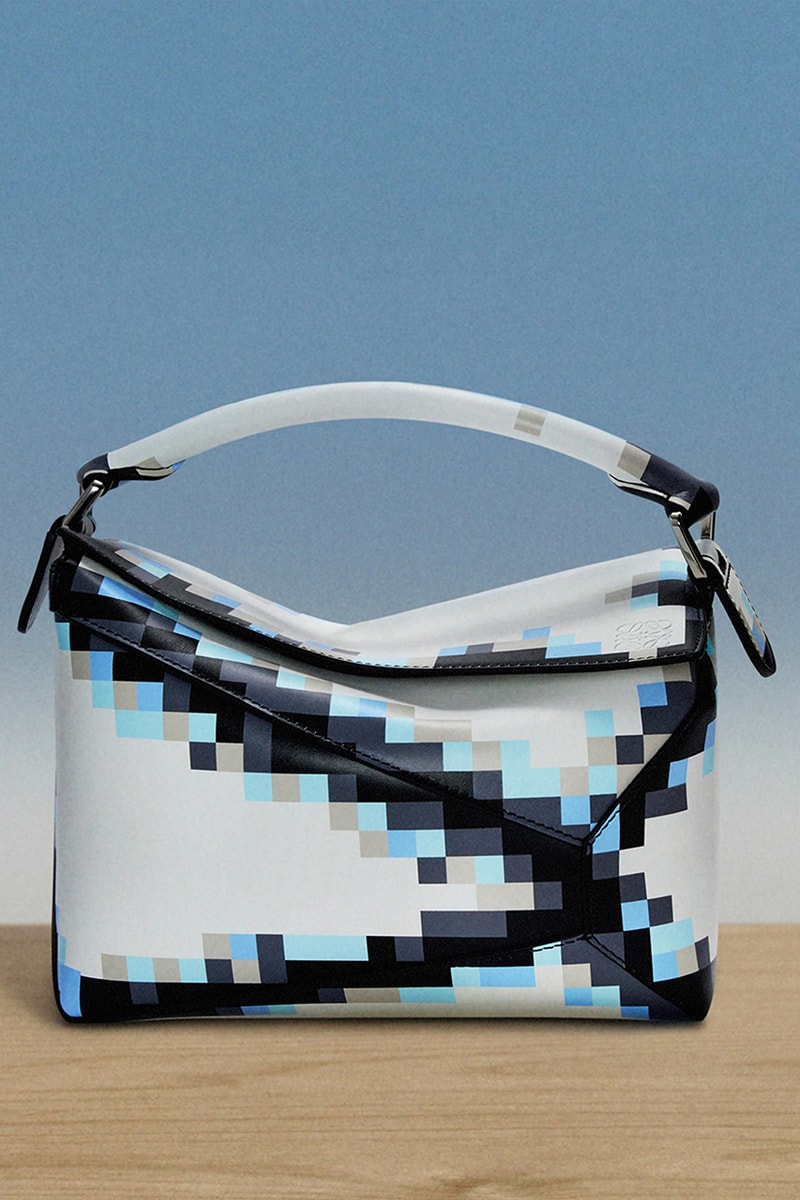 ロエベから話題の“ピクセル”シリーズがデリバリー開始 LOEWE Spring Summer 2023 SS23 Pixel Capsule Jonathan Anderson Jules Moskovtchenko jules.jpeg 