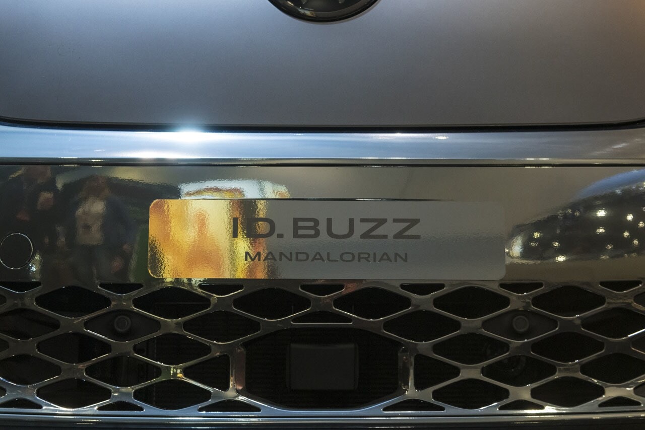 フォルクスワーゲンが『マンダロリアン』仕様の ID. Buzz を発表 Lucasfilm Volkswagen ID. Buzz Collab The Mandalorian Djarin’s Naboo N-1 starfighter