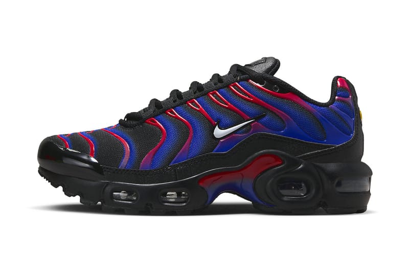 Nike Air Max Plus からスパイダーマンのスーツを連想させる新色が登場