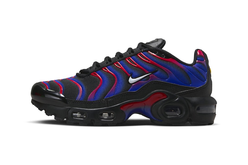 ナイキエアマックスプラスからスパイダーマンのスーツを連想させる新色が登場 Nike Air Max Plus black red blue spidey FQ2406 001 peter miles release info date price