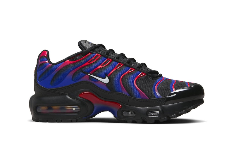 ナイキエアマックスプラスからスパイダーマンのスーツを連想させる新色が登場 Nike Air Max Plus black red blue spidey FQ2406 001 peter miles release info date price