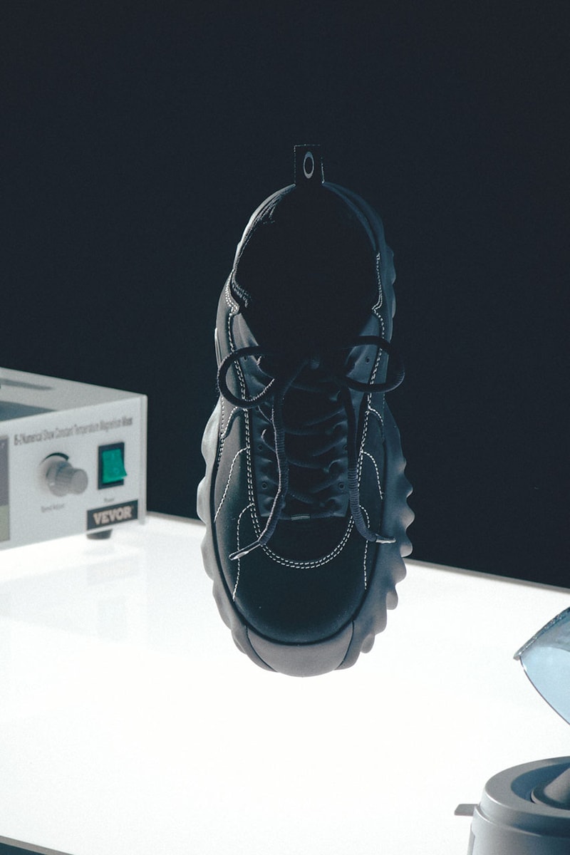 ブレインデッドxオークリーによるコラボチョップソーがついに発売 oakley factory team brain dead chop saw sneakers release info