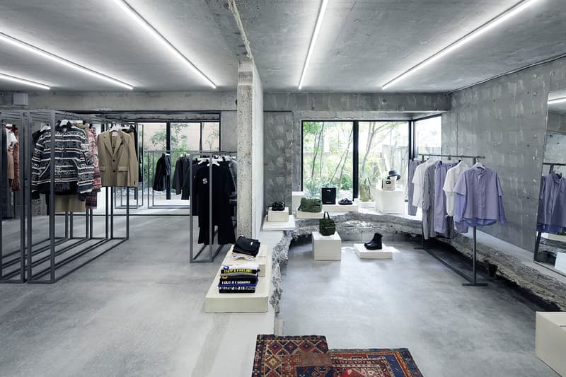 サカイの旗艦店 サカイ 青山が待望のリニューアルオープン sacai Aoyama flagship store renewal open info