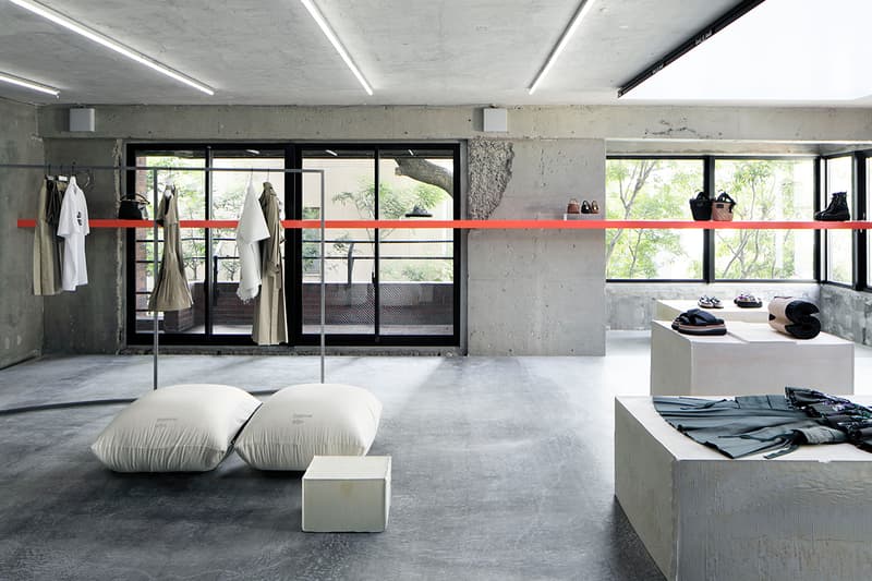 サカイの旗艦店 サカイ 青山が待望のリニューアルオープン sacai Aoyama flagship store renewal open info