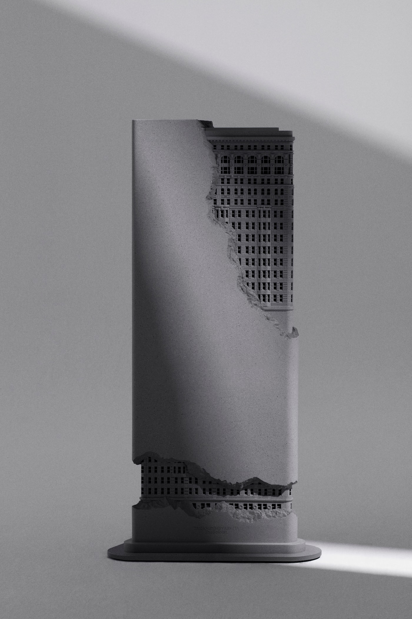 タカヒロミヤシタザソロイストからマンハッタンの高層ビルを模した巨大スピーカーがリリース TAKAHIROMIYASHITATheSoloist Launches New Hi-Fi Speakers new york city flatiron polycarbonate resin cement grey release info date price