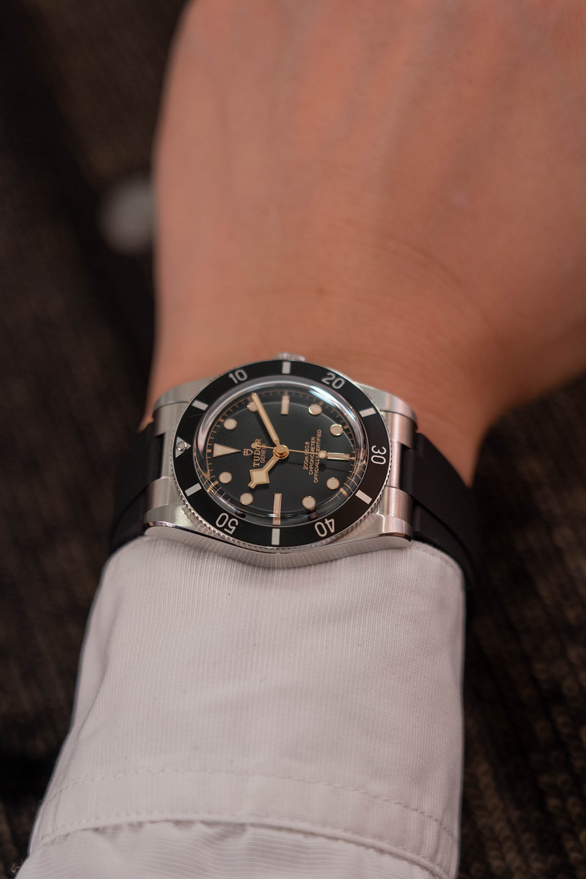 37mm の小ぶりで50万円を切るプライス。誰しもにおすすめしたいチューダーの新作 TUDOR BLACK BAY 54 Watches and Wonders 2023 report