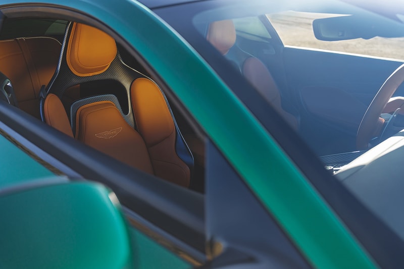アストンマーティンが次世代スポーツカー DB12 を発表 Aston Martin reveals DB12 news