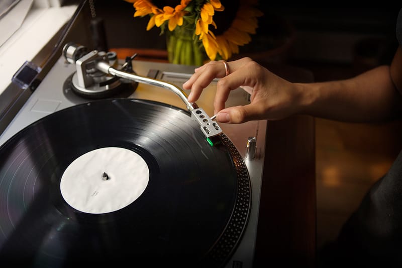 2022年の米国におけるアナログ購入者の半数はレコードプレーヤーを所持していないことが判明