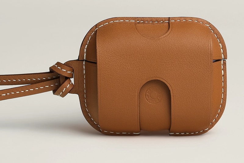 エルメスがアップルとコラボした新作のエアポッズ2プロケースを発売 Hermès Apple AirPods Pro 2 Case Swift Calfskin Leather Gold Bleu Navy Vert Criquet / Vert Bambou Bleu Lin / Étain 