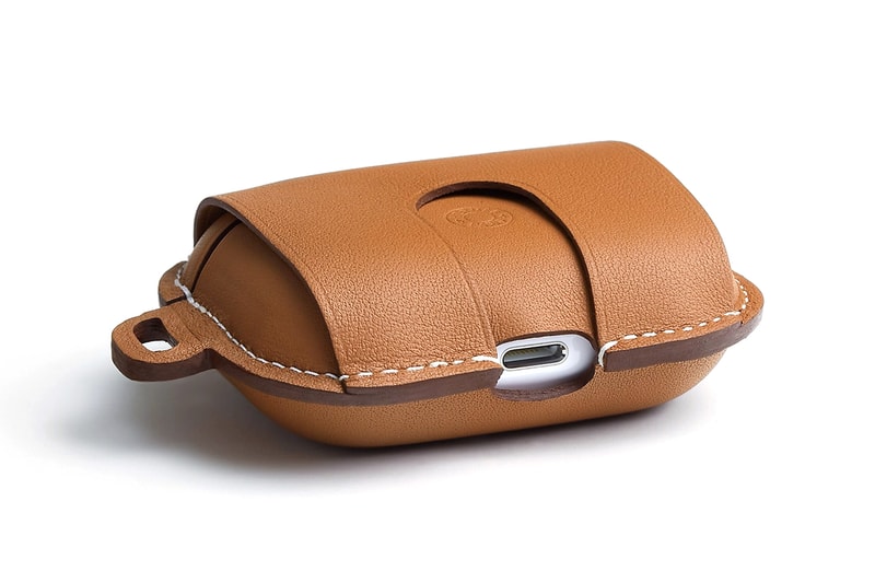 エルメスがアップルとコラボした新作のエアポッズ2プロケースを発売 Hermès Apple AirPods Pro 2 Case Swift Calfskin Leather Gold Bleu Navy Vert Criquet / Vert Bambou Bleu Lin / Étain 