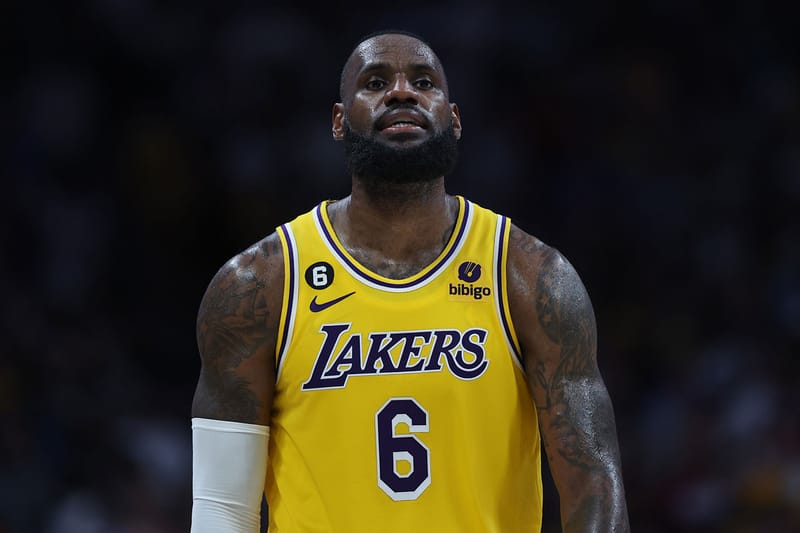 レブロン・ジェームズが NBA 引退を検討か