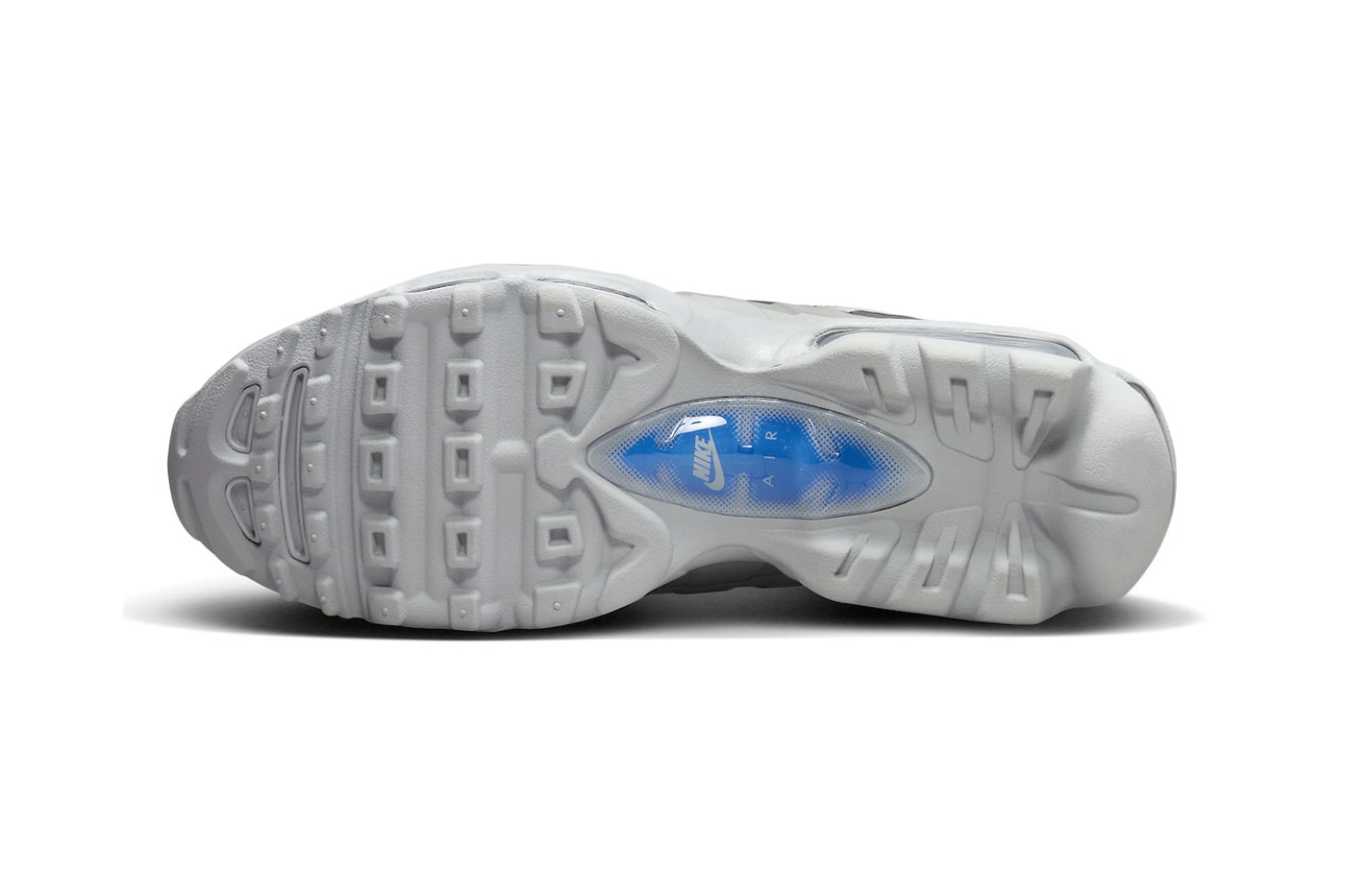 ナイキからスポーティな雰囲気を纏ったエアマックス95の新色が登場 Nike Air Max 95 Ultra Surfaces in Shades of Grey FN7802-002 fall 2023 release info technical shoes sneakers