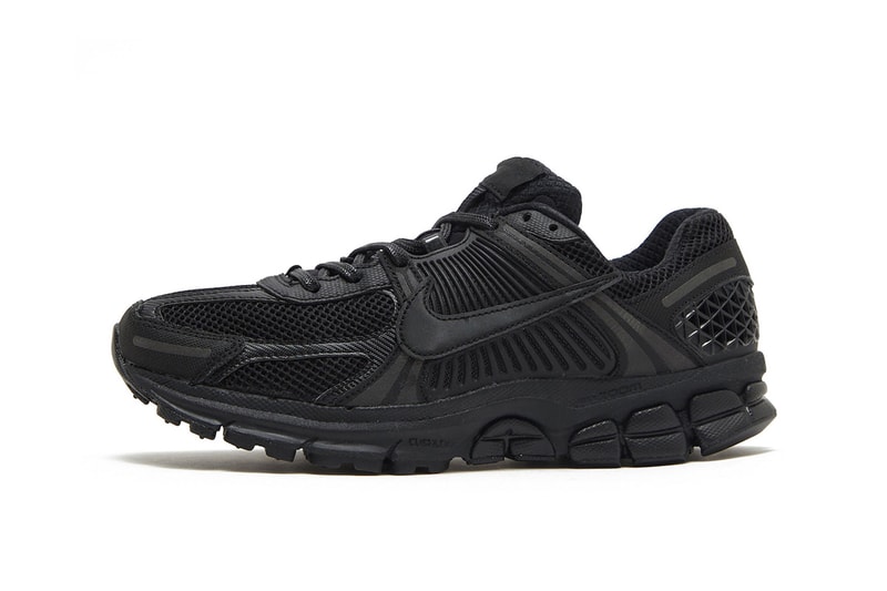 ナイキ ズーム ボメロ 5 にオールブラックの新色が登場 First Look at the Nike Zoom Vomero 5 "Triple Black" Black/Black-White releasing 2023 sleek black everyday sneakers shoes nike swoosh all black