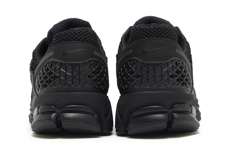 ナイキ ズーム ボメロ 5 にオールブラックの新色が登場 First Look at the Nike Zoom Vomero 5 "Triple Black" Black/Black-White releasing 2023 sleek black everyday sneakers shoes nike swoosh all black