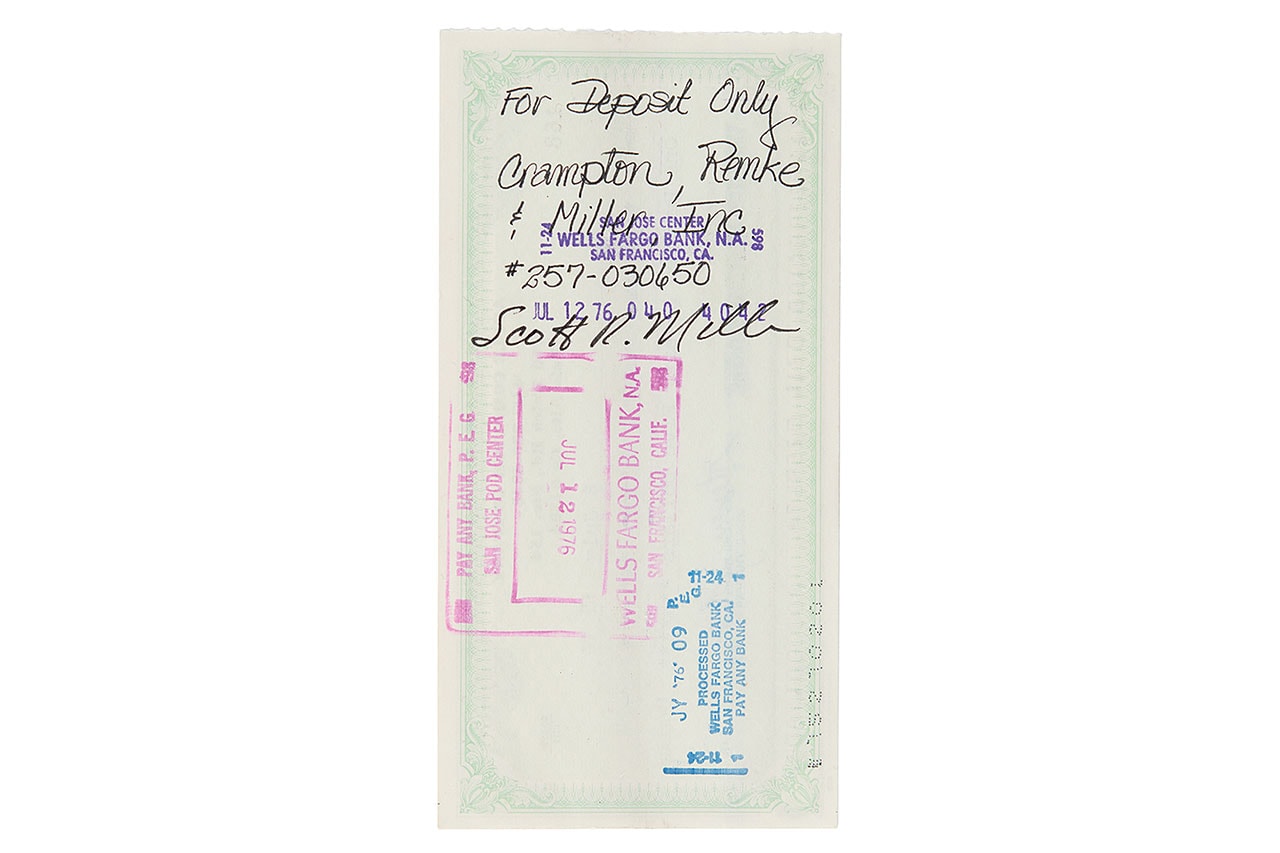 アップル創業年に発行されたスティーブ・ジョブズのサイン入り小切手が高額落札される steve jobs signed check 1976 apple computer auction