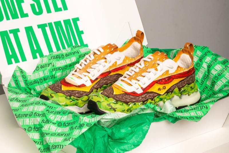 チーズバーガーのペイントをリアルなタッチで施したヴィーガンスニーカーが誕生