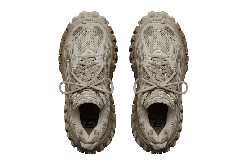 バレンシアガから泥汚れのような加工を施した新作ディフェンダーが発売 Balenciaga Defender Worn-Out 685613W2RAF9700 Release Information details date Denma designer menswear sneakers footwear hype