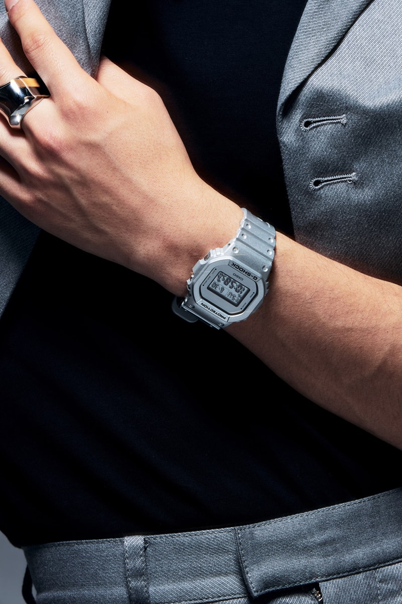 G-SHOCK から人気アーカイブモデルをメタリックにアップデートさせた最新コレクションがリリース G-SHOCK Forgotten Future Series Watches Metallic Silver Gray-Scale GA-2100FF-8A GA-2200FF-8A DW-5600FF-8 GA-700FF-8A