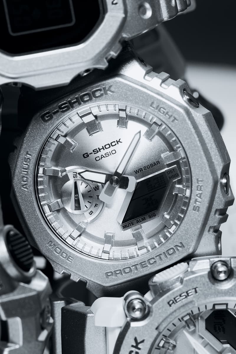 G-SHOCK から人気アーカイブモデルをメタリックにアップデートさせた最新コレクションがリリース G-SHOCK Forgotten Future Series Watches Metallic Silver Gray-Scale GA-2100FF-8A GA-2200FF-8A DW-5600FF-8 GA-700FF-8A 