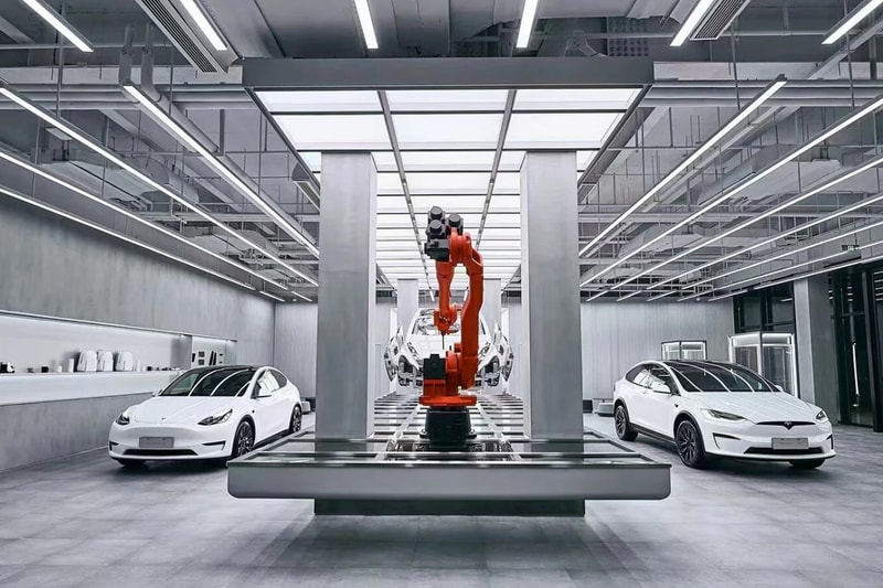 テスラが中国・成都に新たなコンセプトストア ギガラボをオープン Tesla China First Giga Laboratory Lab Chengdu Shanghai EV 45 seconds shanghai factory 3 retail model store exhibition