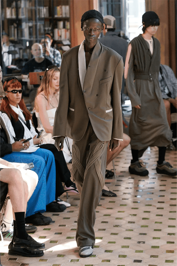 キココスタディノフ 2024年春夏メンズコレクション Kiko Kostadinov Spring Summer 2024 Paris Fashion Week runway show menswear London uk designer Asics