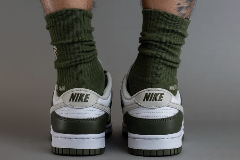 ナイキダンクローからミリタリーテイストな新色モデル “オイルグリーン”が登場 On-Feet Look at the Nike Dunk Low "Oil Green" FN6882-100 White/Light Bone-Oil Green-Cargo Khaki release info 