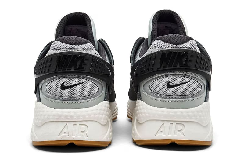 ナイキから現代的な要素を取り入れた新型エアハラチランナーがリリースか nike huarache runner light smoke grey FJ0709 001 release date info store list buying guide photos price 