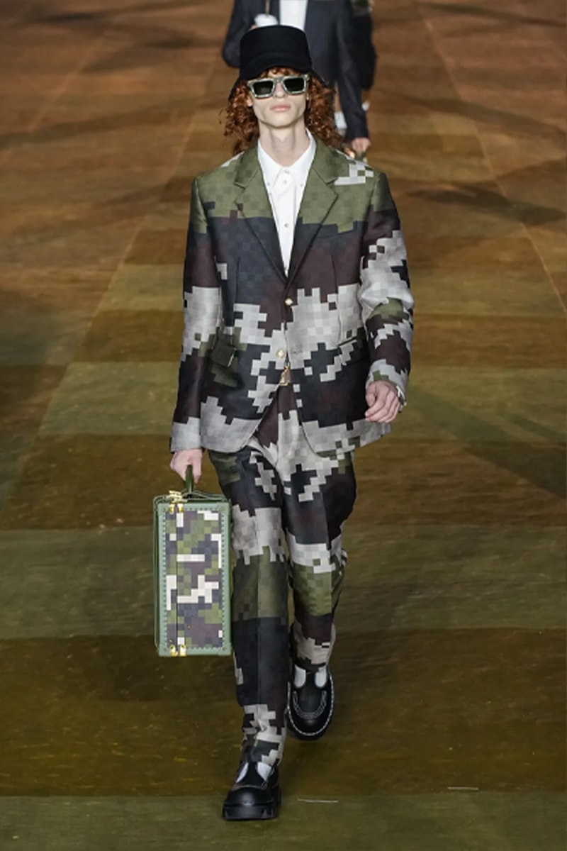 まさにスペクタクル! ルイ・ヴィトン2024年春夏でファレルデビュー Pharrell's SS24 Louis Vuitton Debut Was Nothing Short of a Spectacle Paris fashion week pont neuf jay z beyonce rihanna asap rocky asap ferg pusha t verdy pharrell williams maluma jbalvin lewis hamilton fenty