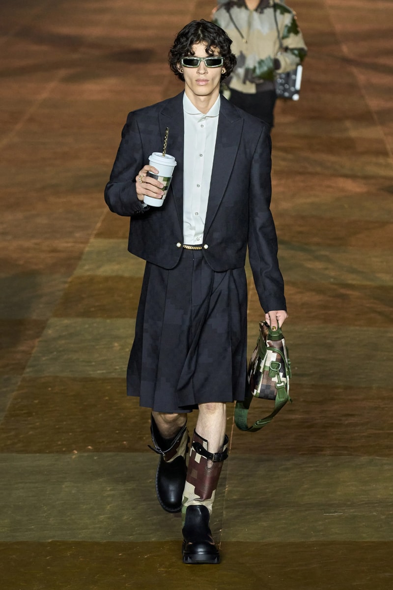 まさにスペクタクル! ルイ・ヴィトン2024年春夏でファレルデビュー Pharrell's SS24 Louis Vuitton Debut Was Nothing Short of a Spectacle Paris fashion week pont neuf jay z beyonce rihanna asap rocky asap ferg pusha t verdy pharrell williams maluma jbalvin lewis hamilton fenty