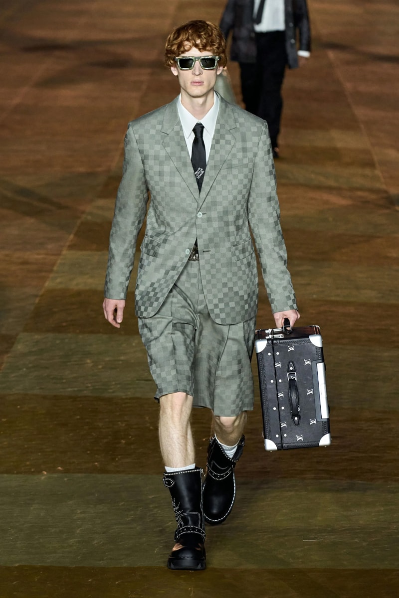 まさにスペクタクル! ルイ・ヴィトン2024年春夏でファレルデビュー Pharrell's SS24 Louis Vuitton Debut Was Nothing Short of a Spectacle Paris fashion week pont neuf jay z beyonce rihanna asap rocky asap ferg pusha t verdy pharrell williams maluma jbalvin lewis hamilton fenty