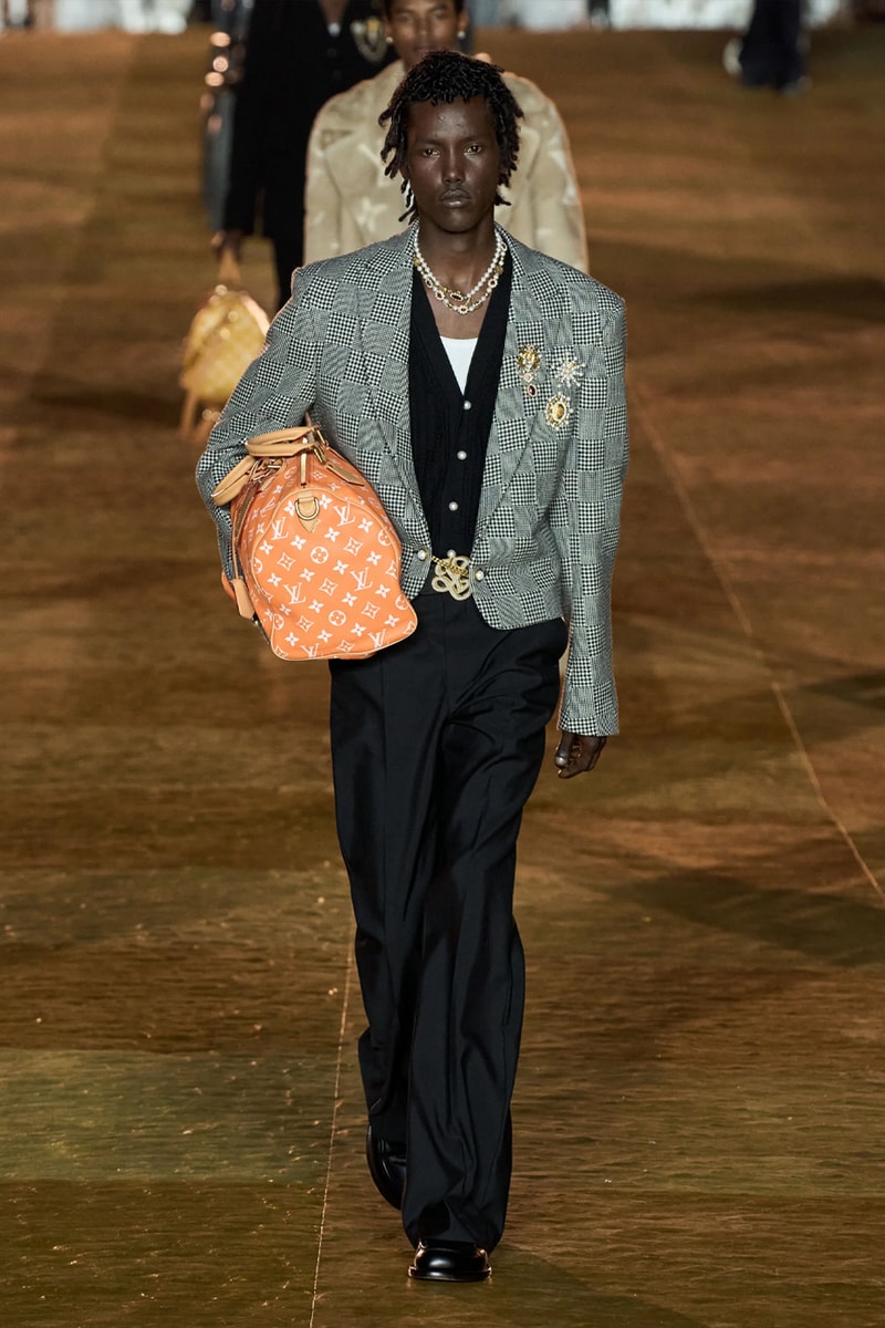 まさにスペクタクル！ ルイ・ヴィトン2024年春夏でファレルデビュー　Pharrell's SS24 Louis Vuitton Debut Was Nothing Short of a Spectacle Paris fashion week pont neuf jay z beyonce rihanna asap rocky asap ferg pusha t verdy pharrell williams maluma jbalvin lewis hamilton fenty