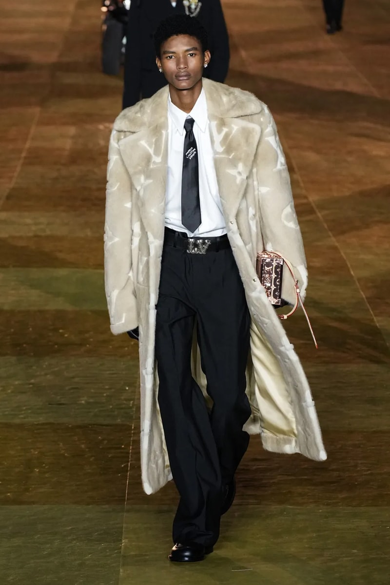 まさにスペクタクル! ルイ・ヴィトン2024年春夏でファレルデビュー Pharrell's SS24 Louis Vuitton Debut Was Nothing Short of a Spectacle Paris fashion week pont neuf jay z beyonce rihanna asap rocky asap ferg pusha t verdy pharrell williams maluma jbalvin lewis hamilton fenty