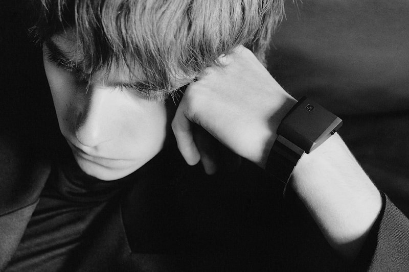 サンローランがオールブラック仕様で再考したジラール・ペルゴの名作デジタルLEDウォッチを発売 Saint Laurent Reimagines Girard-Perregaux's Casquette Digital Watch rive droite limited edition casio luxury alternative anthony vaccarello