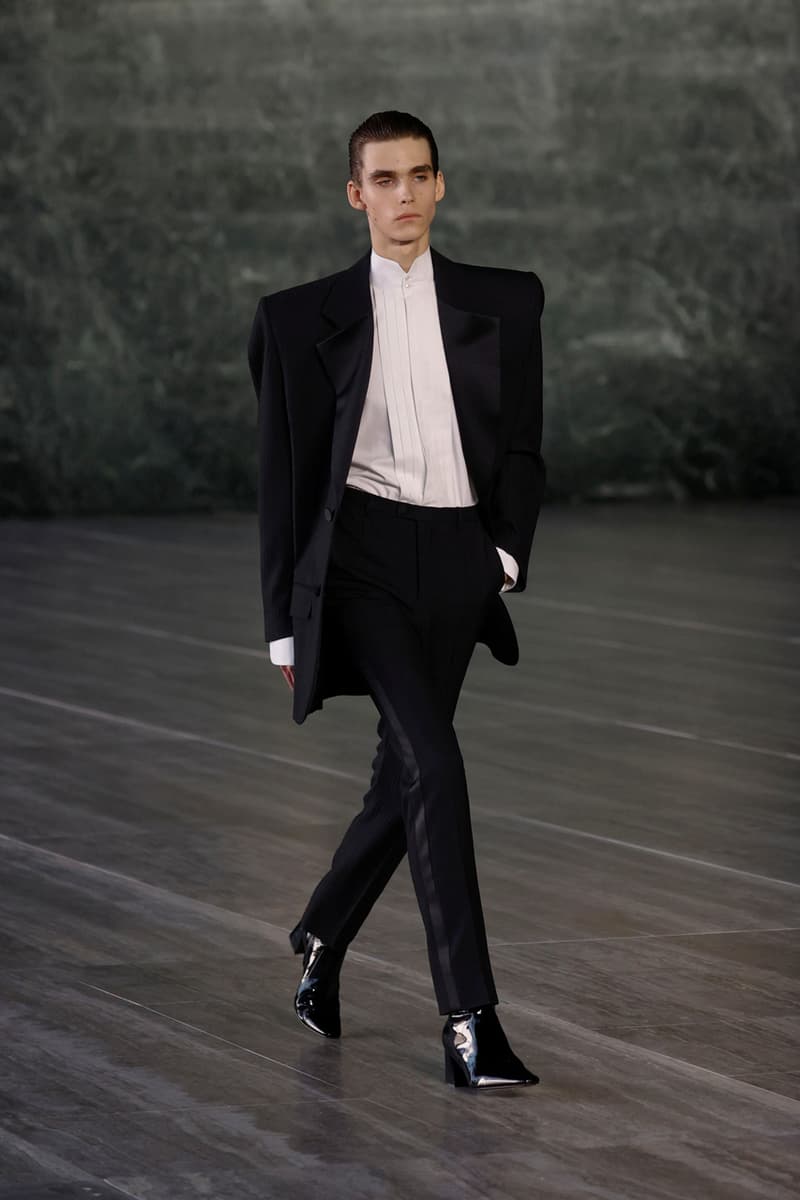 サンローラン 2024年春夏メンズコレクション Saint Laurent Spring/Summer 2024 Menswear Runway Show Berlin Neue Nationalgalerie Ludwig Mies van der Rohe Review Looks Report 