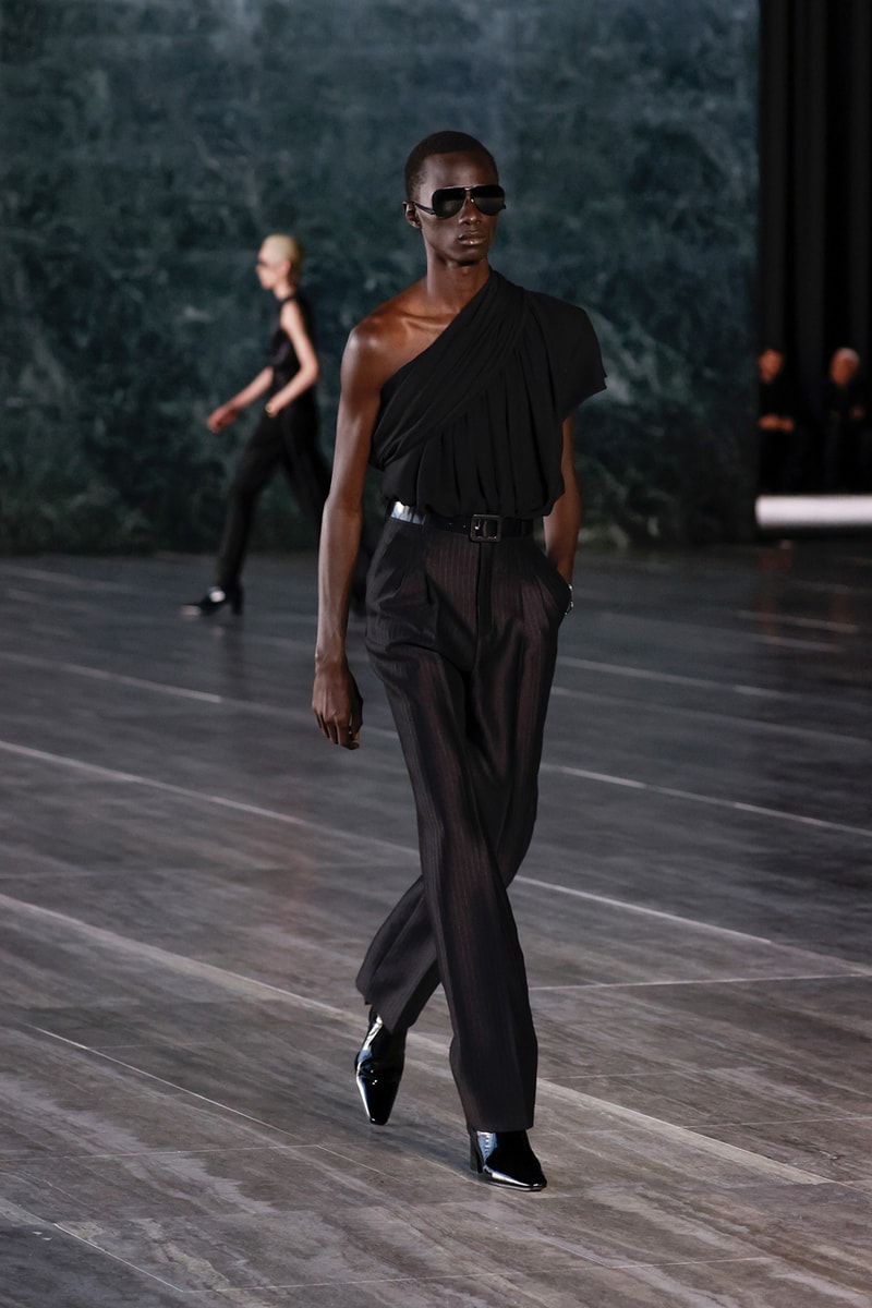 サンローラン 2024年春夏メンズコレクション Saint Laurent Spring/Summer 2024 Menswear Runway Show Berlin Neue Nationalgalerie Ludwig Mies van der Rohe Review Looks Report 
