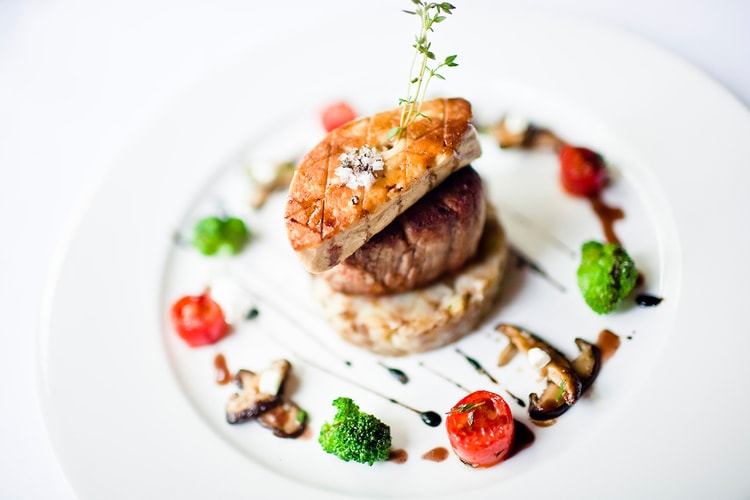 食べログがユーザーから高い評価を得る“フレンチ 百名店 2023”を発表