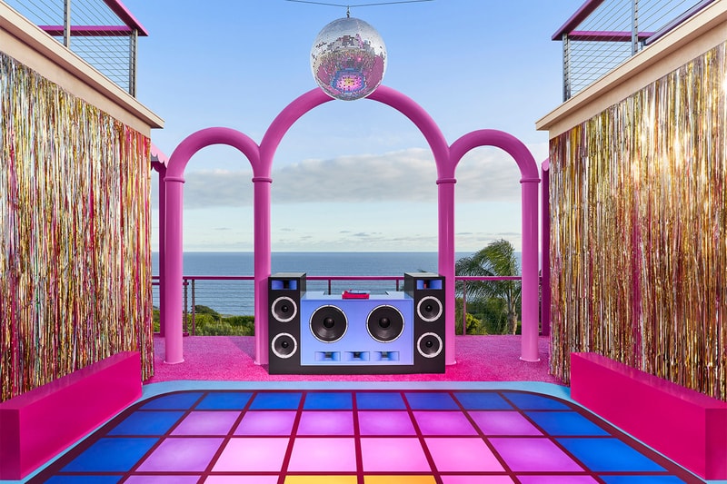 バービーのドリームハウスがエアビーアンドビーで宿泊可能に You Can Now Rent Out Barbie's Malibu Dreamhouse 