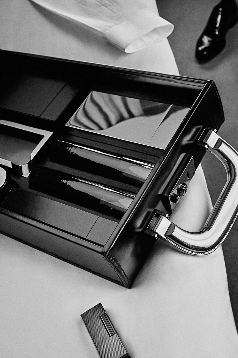 130年の伝統を誇るダンヒルがラグジュアリーなライフスタイルを演出する限定アクセサリーキット Alfred Dunhill Case of Delights をリリース dunhill case of delights cigar white spot made in england leather bridle ashtray scissors case lighter Italian