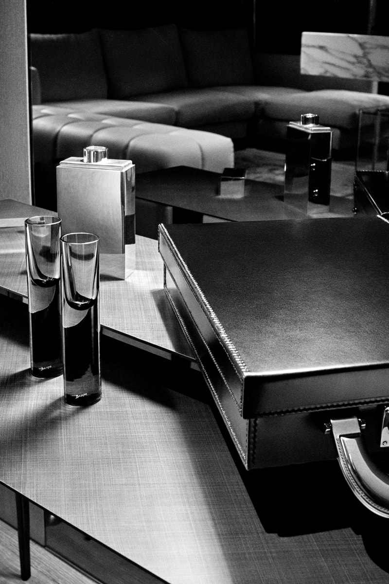 130年の伝統を誇るダンヒルがラグジュアリーなライフスタイルを演出する限定アクセサリーキット Alfred Dunhill Case of Delights をリリース dunhill case of delights cigar white spot made in england leather bridle ashtray scissors case lighter Italian