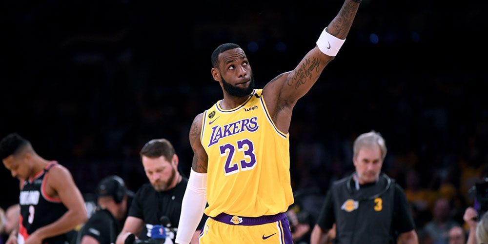 lebron-james-switches-jersey- 
