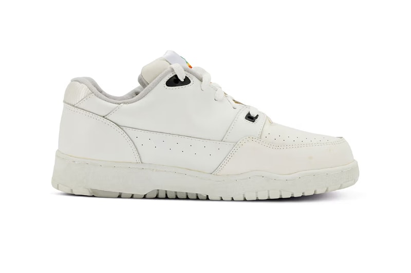 Sotheby’s が Apple の超レアスニーカーを約700万円で販売中 soheby's apple computer sneakers 50k info