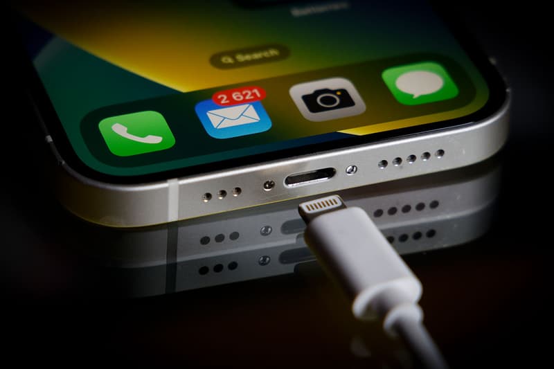 アイフォーン15シリーズのUSB-Cポートと思しきリーク画像が浮上 apple rumor iphone 15 usb-c leak 