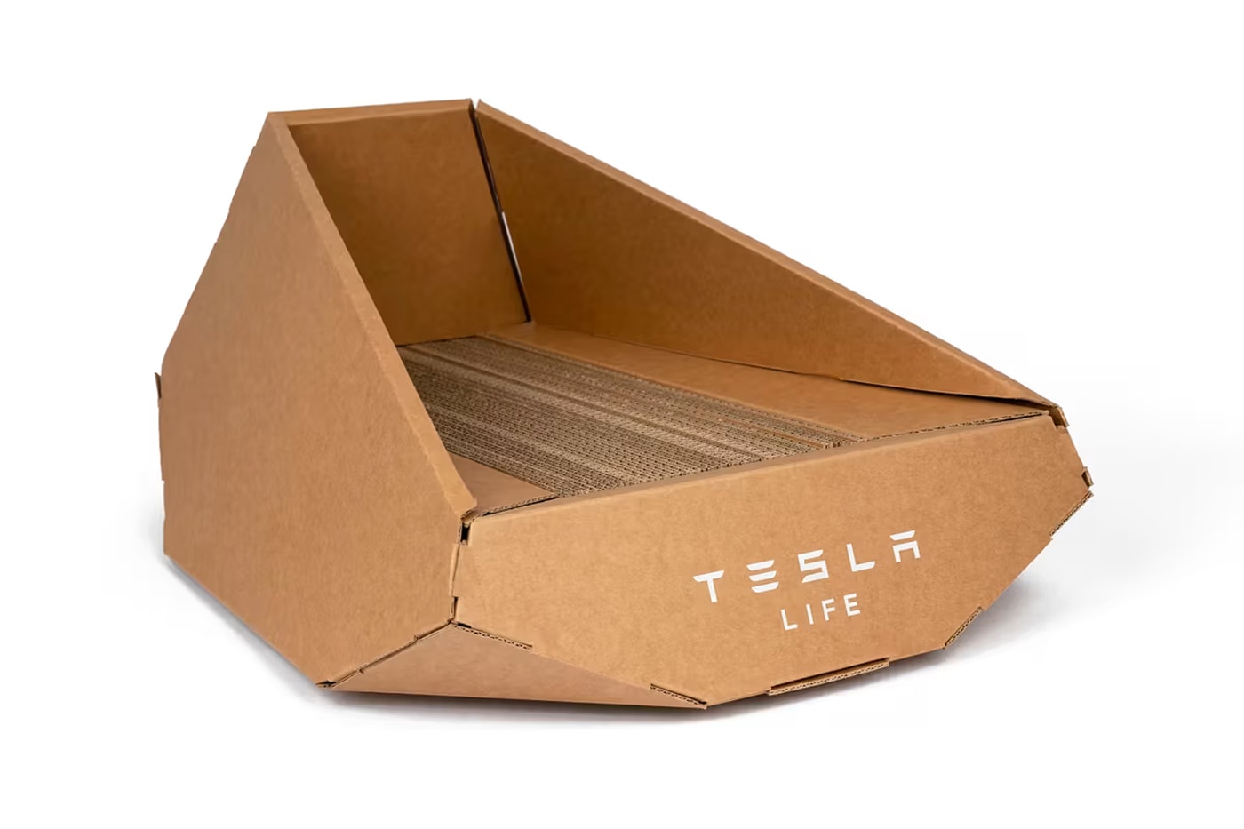 テスラがサイバートラックに着想を得た“猫用トイレ”を販売中 Elon Musk's Tesla Is Now Selling a Cybertruck-Inspired Cat Litter Box Cybertruck Multifunctional Corrugated Cat Litter has a futuristic shape, a semi-open cat litter