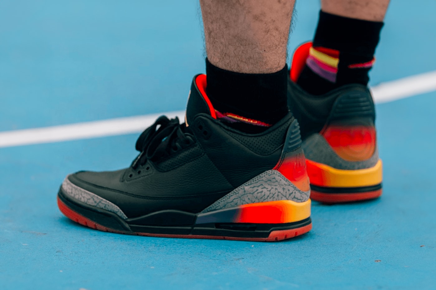 J.バルヴィンがジョーダン ブランドとの最新コラボ エアジョーダン 3 “リオ”をお披露目 First Look at the J Balvin x Air Jordan 3 "Rio" Black/Solar Flare-Total Crimson Abyss jimmy butler new york city basketball pickup game never before seen colorway jordan brand