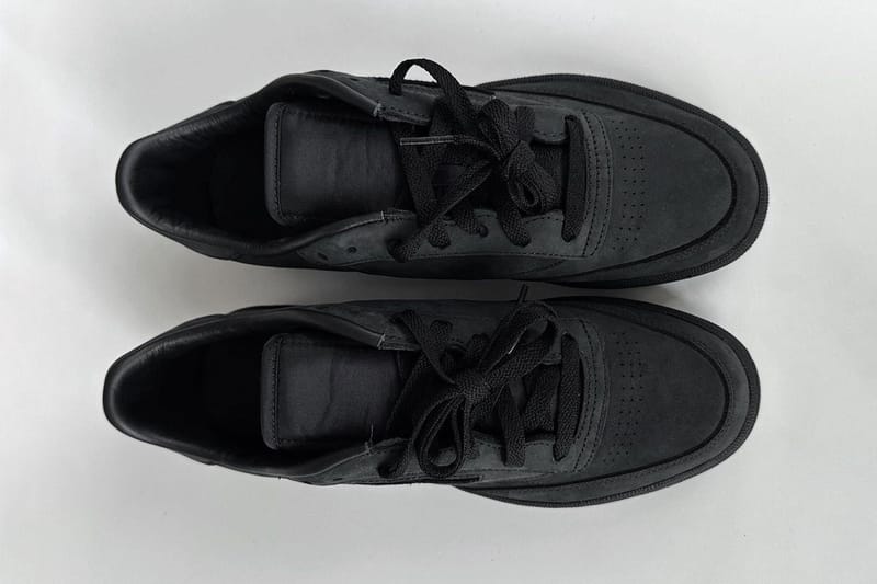 JJJJound x Reebok からオールブラックの Club C 85 がスタンバイ