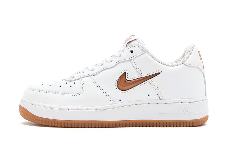 Nike からガムソールを備えた Air Force 1 の新色 “Gum” が登場