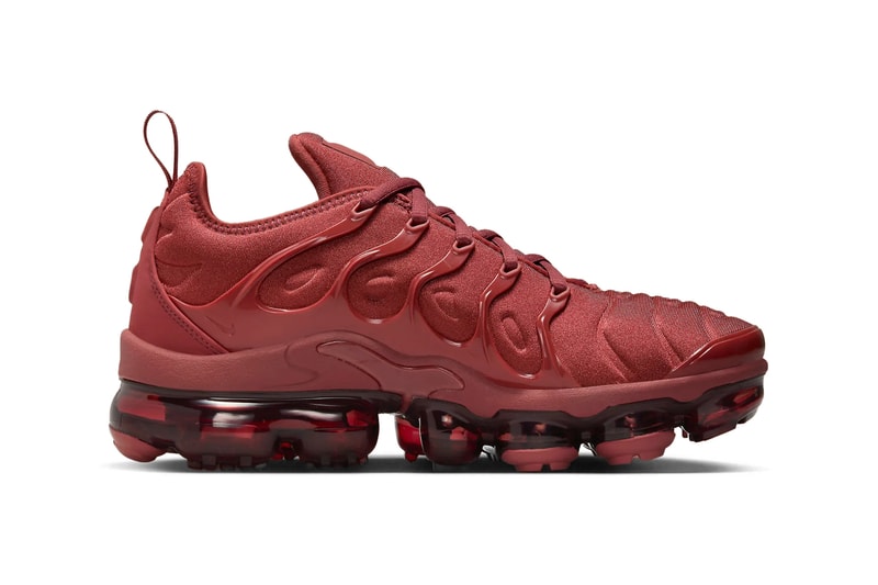 ナイキ エア ベイパーマックス プラスから大胆なオールレッドの新作が登場 Nike Air Vapormax Plus Surfaces in an All-Red Iteration FQ8878-661 Release Info swoosh technical sneaker