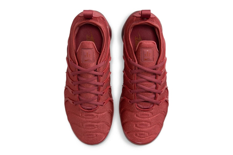 ナイキ エア ベイパーマックス プラスから大胆なオールレッドの新作が登場 Nike Air Vapormax Plus Surfaces in an All-Red Iteration FQ8878-661 Release Info swoosh technical sneaker