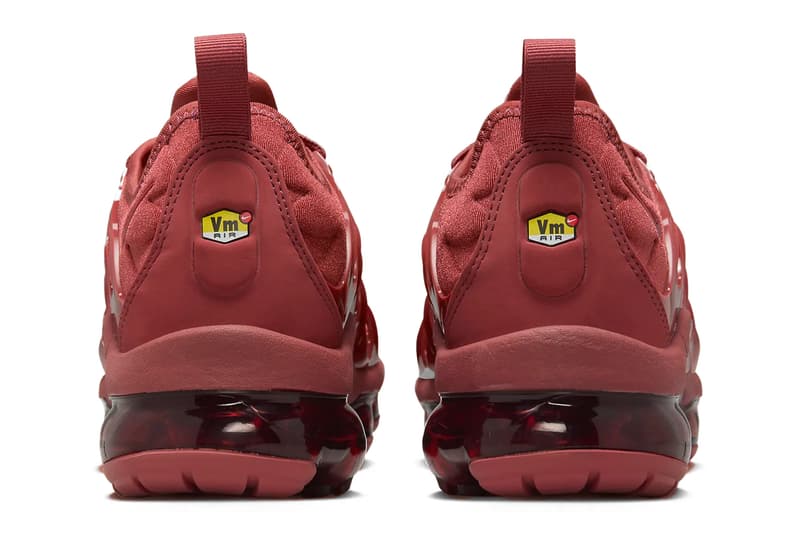 ナイキ エア ベイパーマックス プラスから大胆なオールレッドの新作が登場 Nike Air Vapormax Plus Surfaces in an All-Red Iteration FQ8878-661 Release Info swoosh technical sneaker